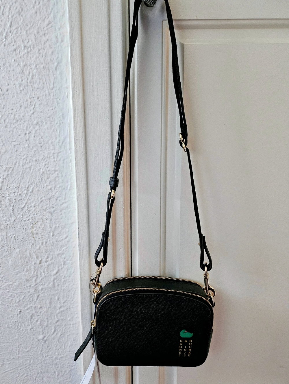 Dooney & Bourke Alpine Ambler 20 in Black